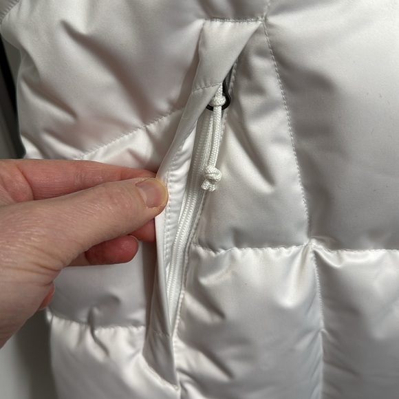 Women’s White Columbia Midnight Snow Down Vest, Large - Picture 3 of 14